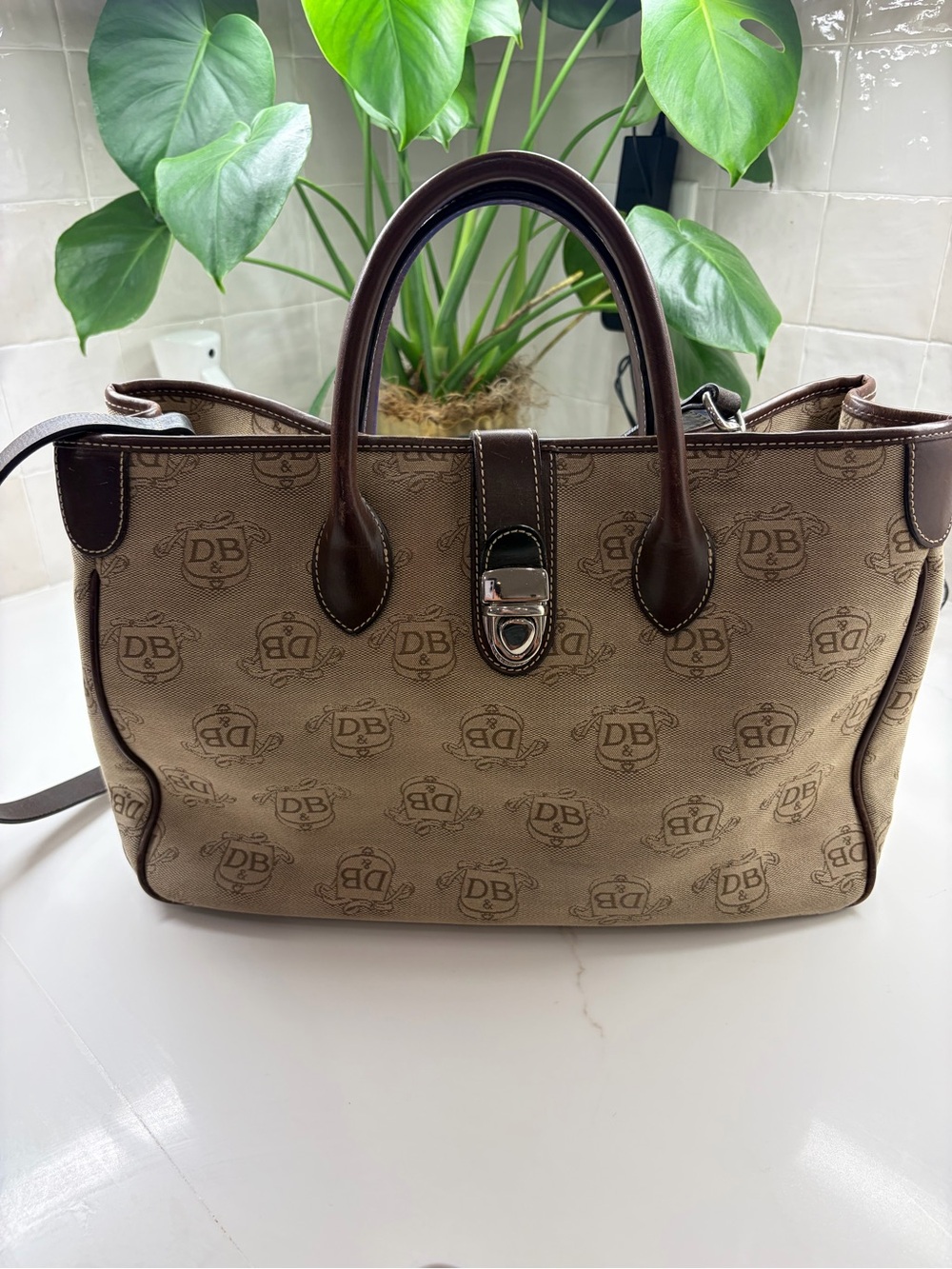 Vintage Dooney & Bourke Signature DL50C W8 Double Handle Tote With Pouch